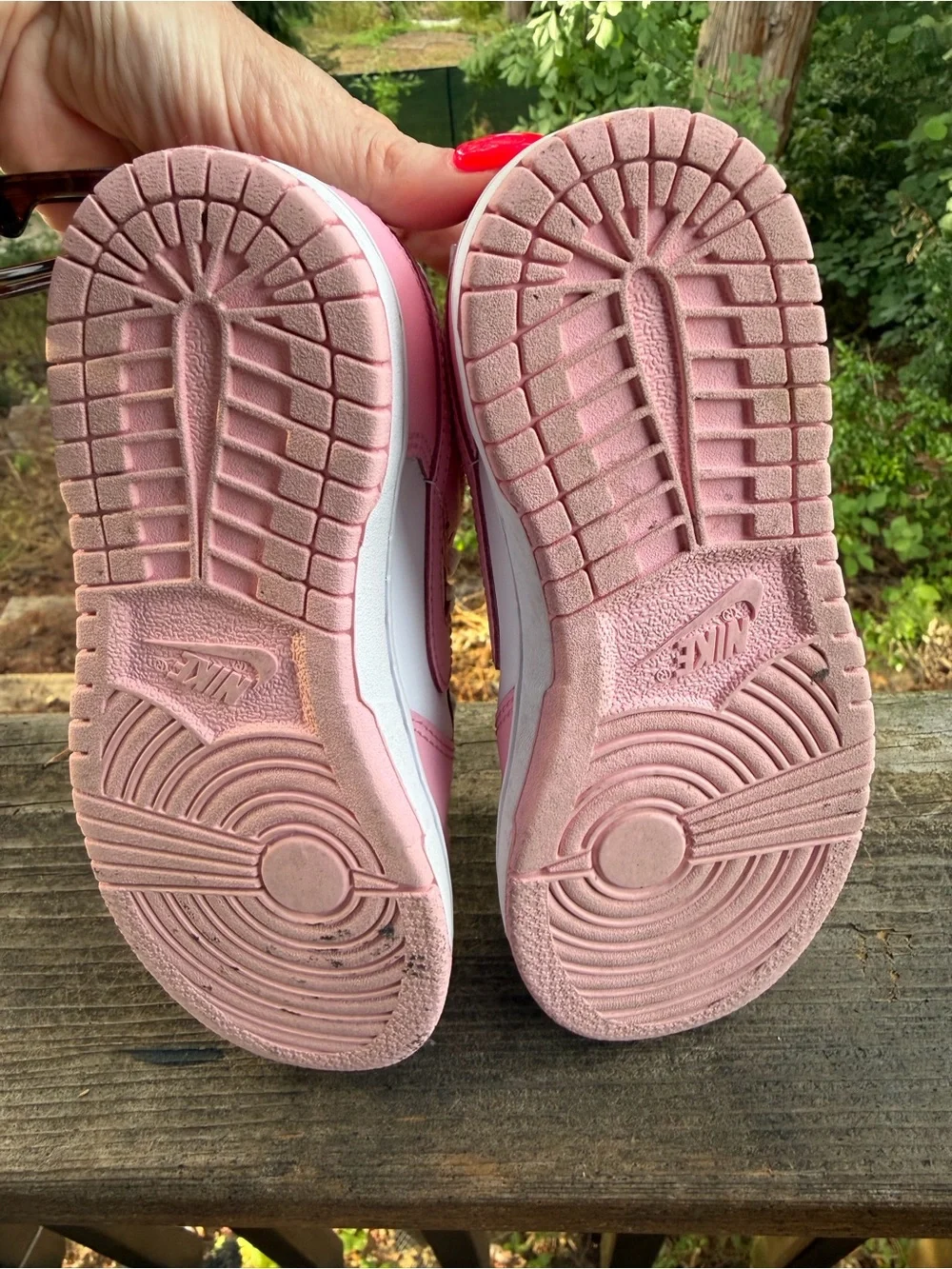 Nike Kids Low-Top Sneakers in Pink and White